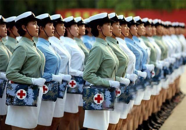 世界各国女兵大比拼 美国狂野 俄罗斯最靓 中国最美